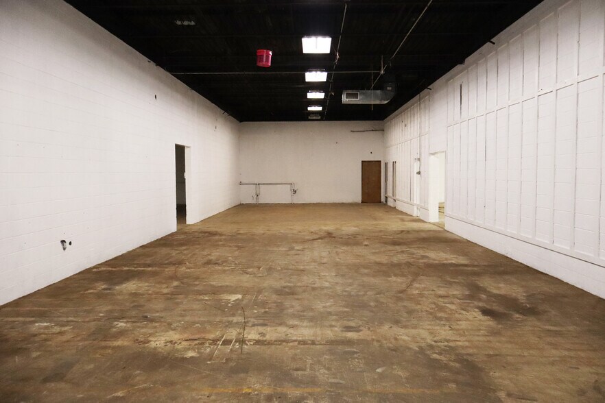 More Photos Of 2064 Brentwood St, High Point Warehouse For Lease