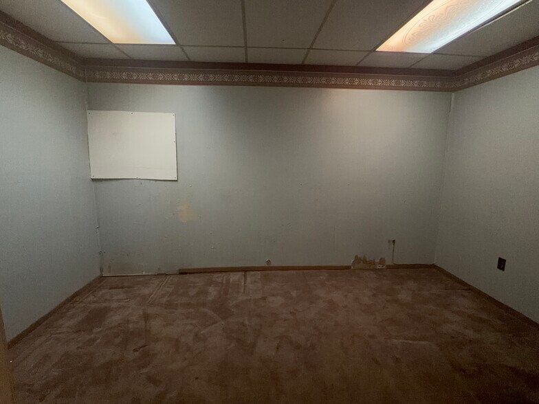 More Photos Of 6731 Kennedy Ave, Hammond Storefront Retail Residential For Lease