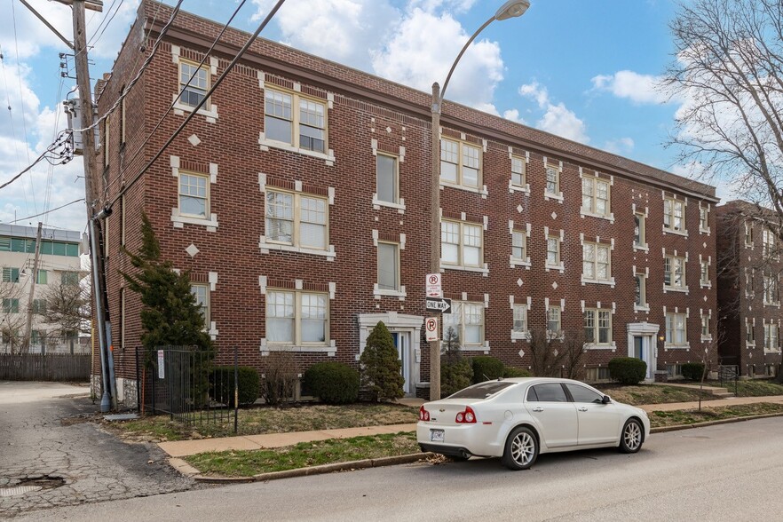 More Photos Of 1014-38 Oakview Pl, Saint Louis Apartments For Sale