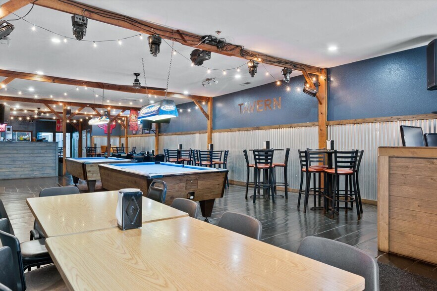 More Photos Of 322 N Pennsylvania Ave, Lawson Bar For Sale