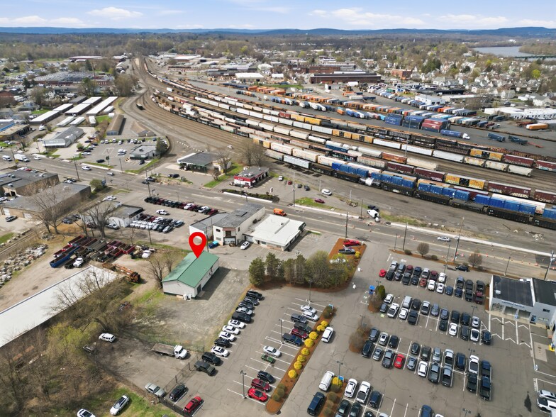 More Photos Of 21 Bramble St, West Springfield Warehouse For Lease