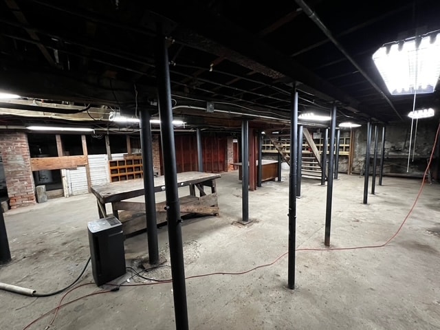 More Photos Of 1909-1911 S Salina St, Syracuse Office For Sale