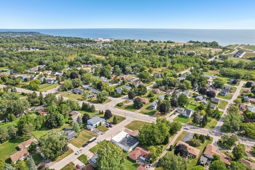 More Photos Of 9205 S Chicago Rd, Oak Creek Auto Repair For Sale