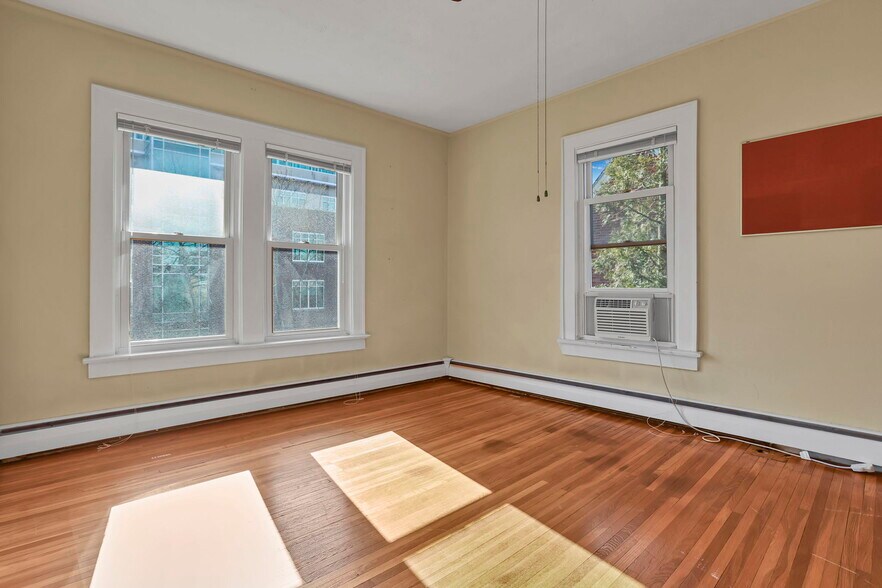 More Photos Of 563 S Dawson Ave, Columbus Loft Creative Space For Sale