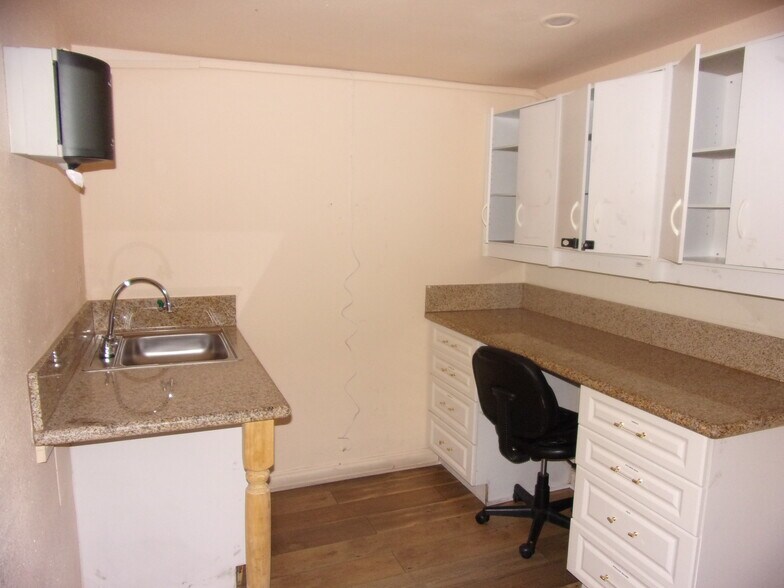 More Photos Of 939 S Decatur Blvd, Las Vegas Medical For Sale