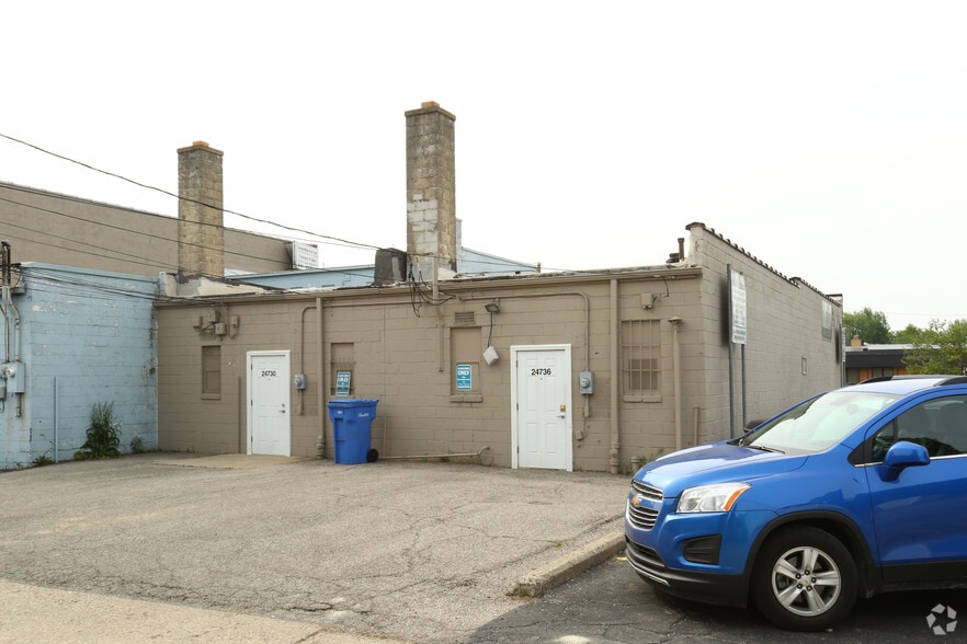 More Photos Of 24730-24736 Michigan Ave, Dearborn Freestanding For Lease