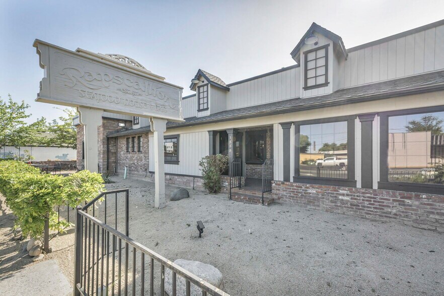 More Photos Of 1555 S Wells Ave, Reno Restaurant For Sale