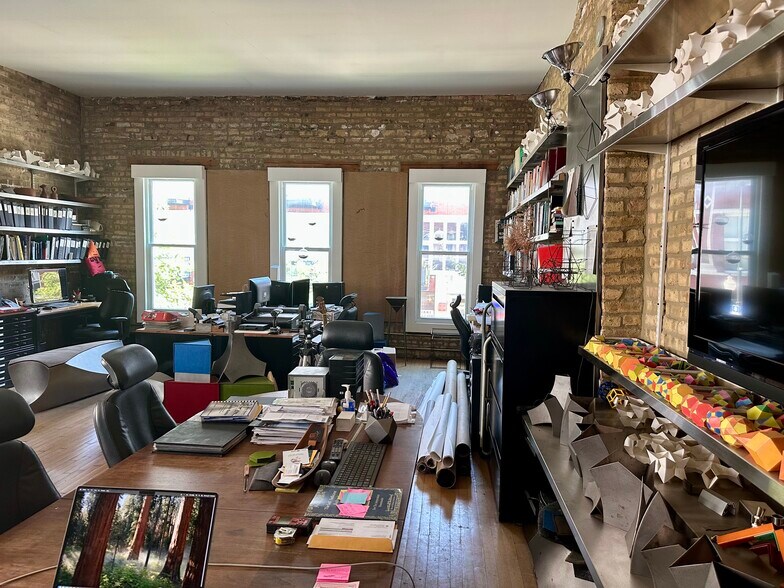 More Photos Of 1906 N Milwaukee Ave, Chicago Service Station For Sale