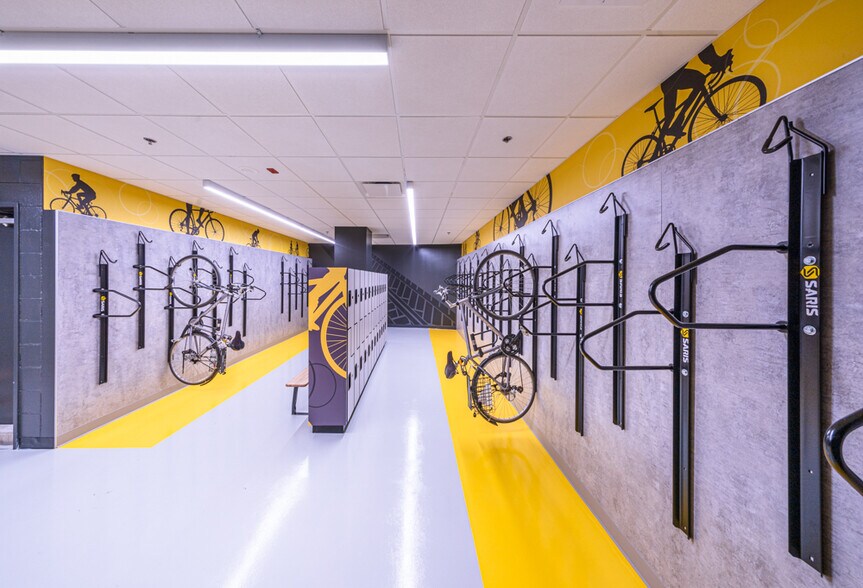 More Photos Of 110 Boul Crémazie O, Montréal Office For Lease