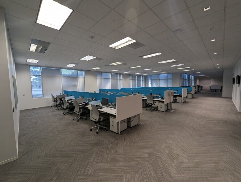 More Photos Of 11410 Greens Crossing Blvd, Houston Light Manufacturing For Sale