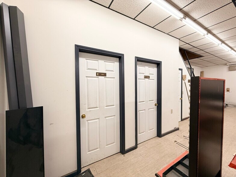 More Photos Of 13080 Cambridge Springs Rd, Edinboro Freestanding For Sale