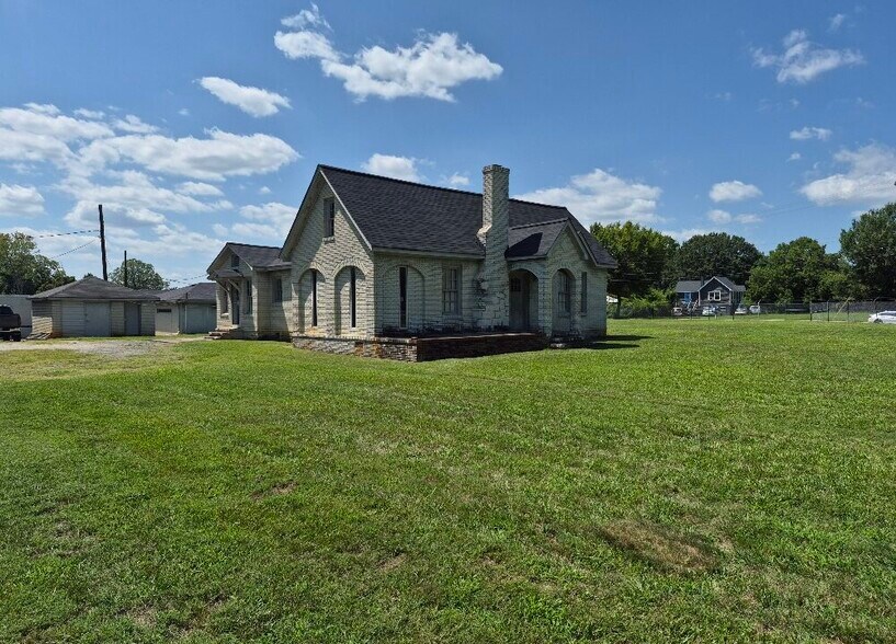 More Photos Of 5021 Statesville Rd, Charlotte Warehouse For Sale