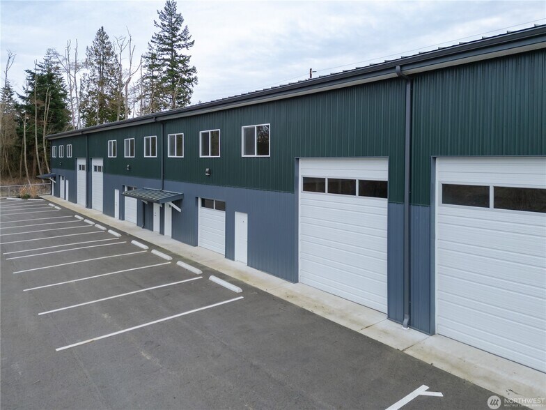 More Photos Of 2900 Peace Portal Dr, Blaine Distribution For Lease