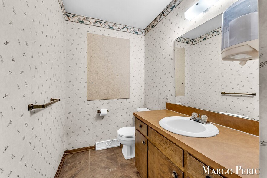 More Photos Of 7884 Eastern Ave SE, Grand Rapids Loft Creative Space For Lease