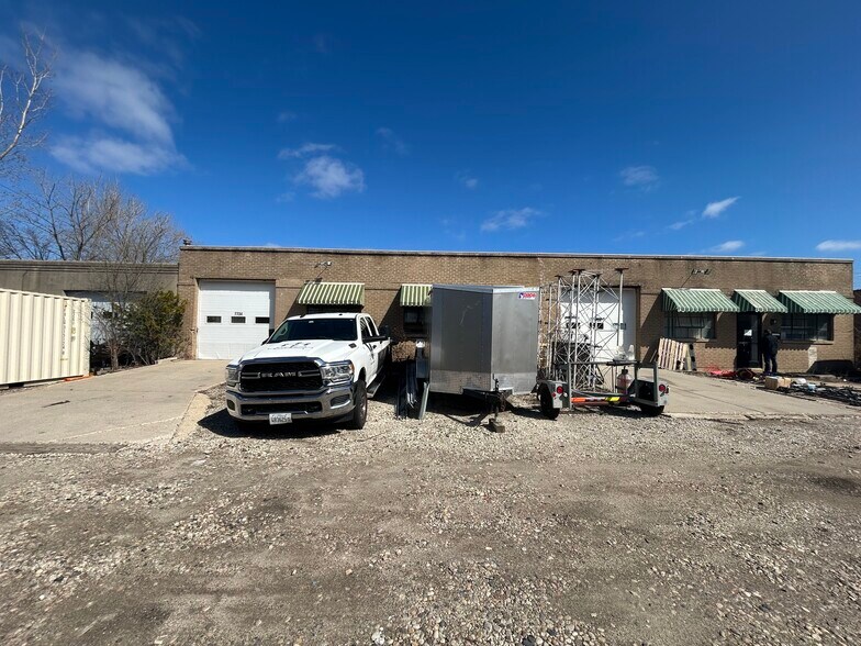 Primary Photo Of 6020 Dahlin Drive, Skokie Industrial For Sale