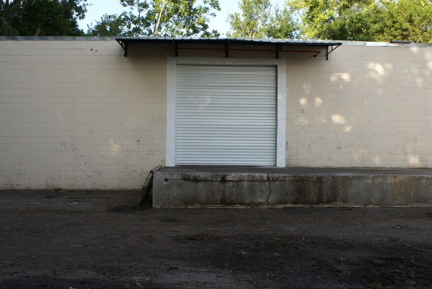 More Photos Of 682 Edgewood Ave N, Jacksonville Warehouse For Lease