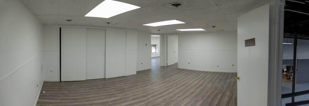 More Photos Of 4135 W 123rd St, Alsip Warehouse For Lease