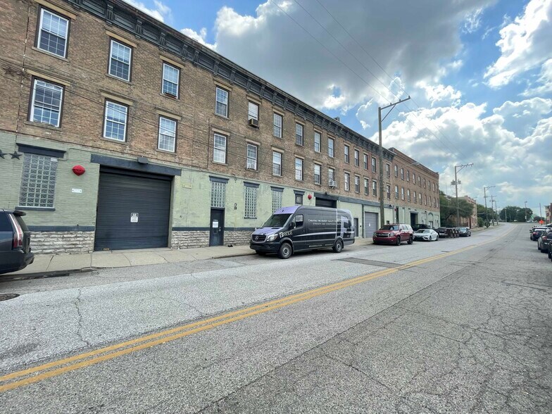 More Photos Of 2145 Central Pky, Cincinnati Flex For Sale