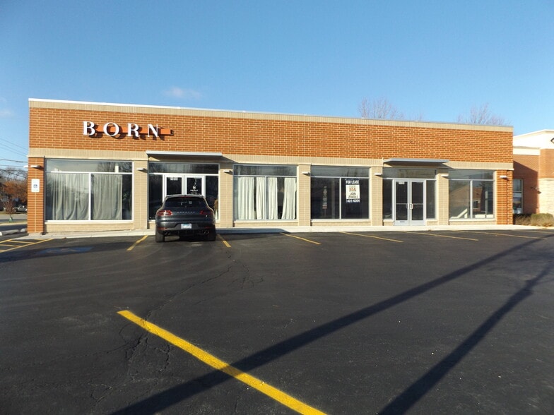 More Photos Of 1052 S Arlington Heights Rd, Arlington Heights Freestanding For Lease