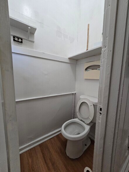 More Photos Of 2327 E 1st St, Los Angeles Storefront For Lease