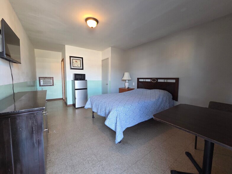 More Photos Of 1207 W Main St, Port Lavaca Hotel For Sale