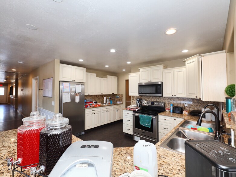 More Photos Of 41 E Center St, Centerville Assisted Living For Sale