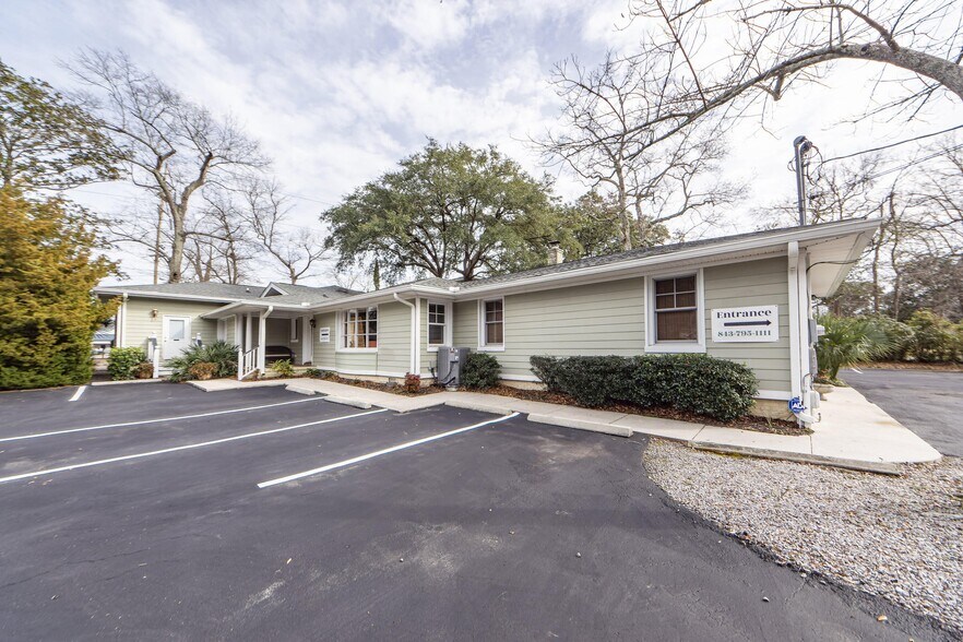More Photos Of 531 Folly Rd, Charleston Medical For Sale