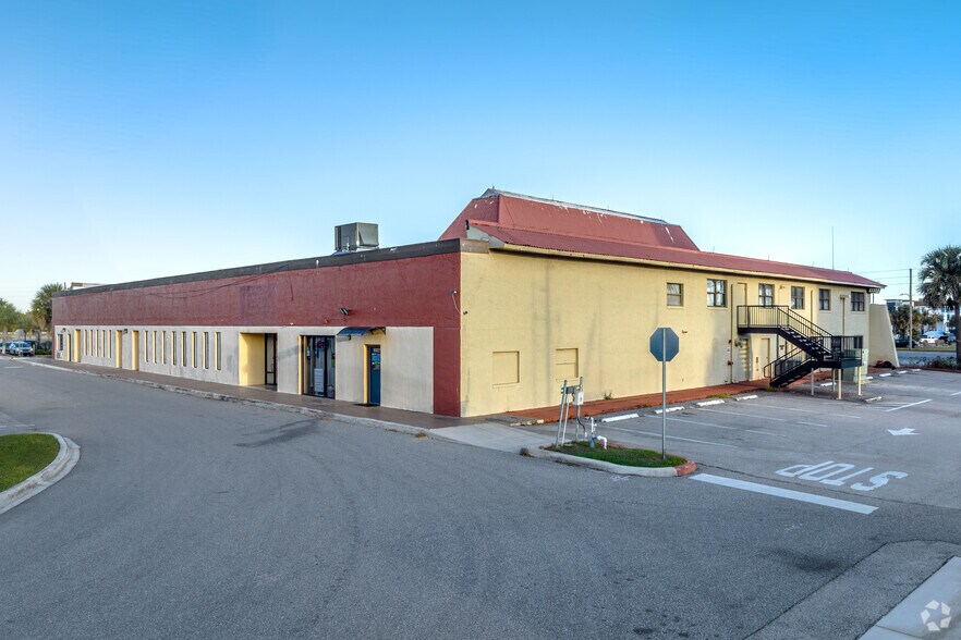 More Photos Of 7516 W Irlo Bronson Memorial Hwy, Kissimmee General Retail For Lease