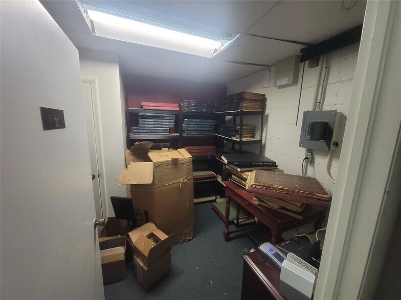 More Photos Of 405 N Harmon Ave, Watonga Office For Sale
