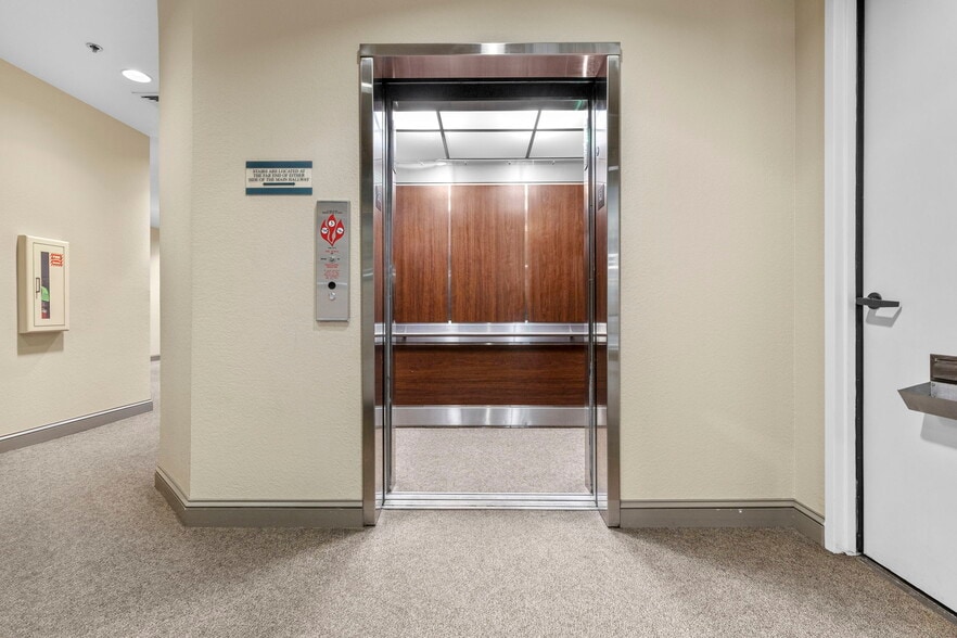 More Photos Of 13620 Lincoln Way, Auburn Office For Lease