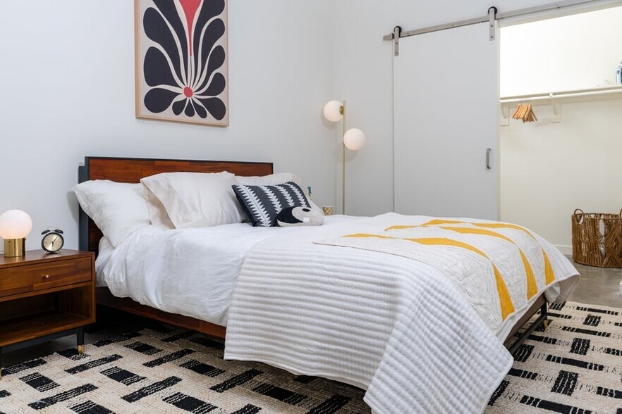 More Photos Of 3750 Main St, Riverside Apartments For Lease