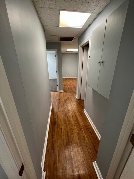 More Photos Of 211 Donelson Pike, Nashville Office For Lease