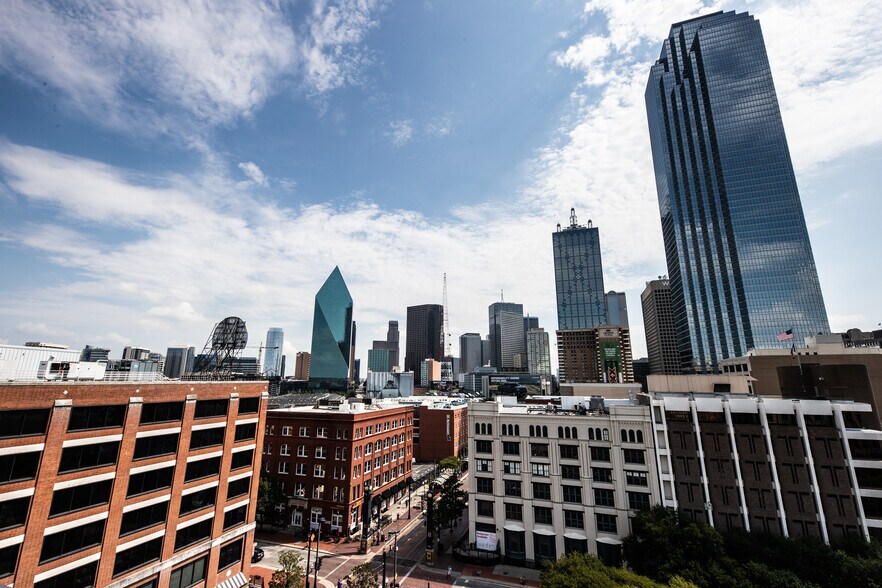 More Photos Of 601 Elm St, Dallas Office For Sale