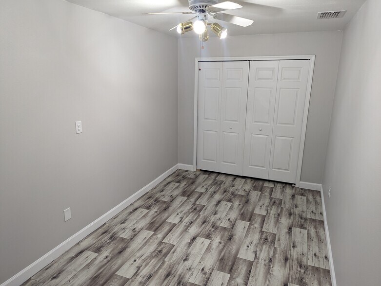 More Photos Of 201 E Main St, Leesburg Self Storage For Lease