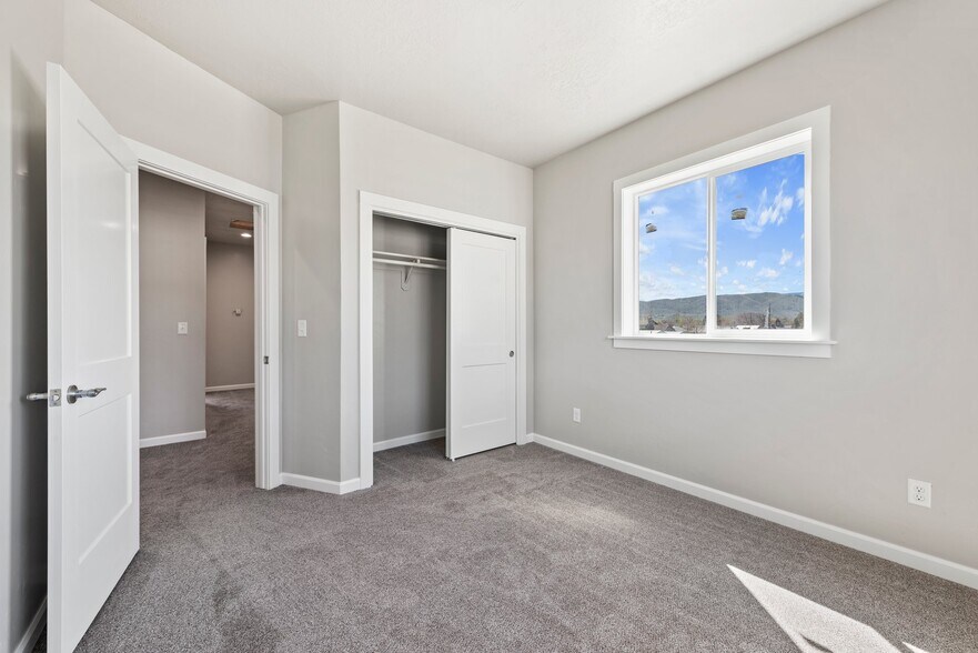 More Photos Of 560 Park Springs Ave, Baker City Apartments For Sale