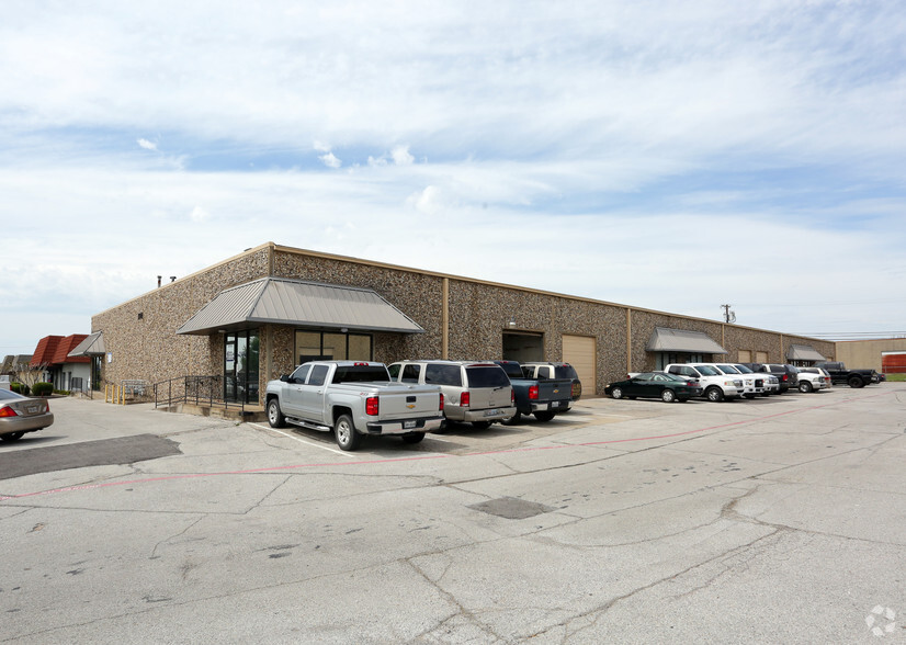 Primary Photo Of 1301 Summit Ave, Plano Distribution For Lease