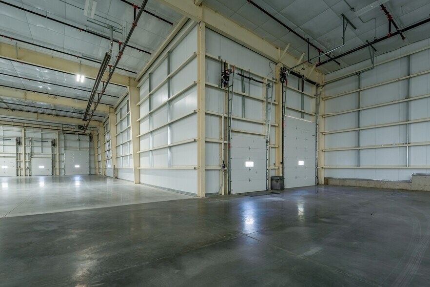 More Photos Of 155 Dennis Rd, St Thomas Distribution For Lease