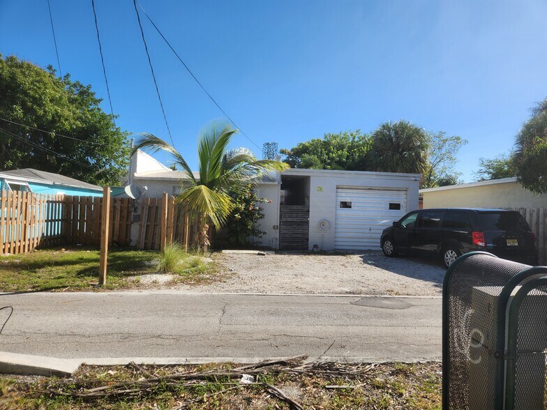More Photos Of 813 N J St, Lake Worth Beach Specialty For Sale