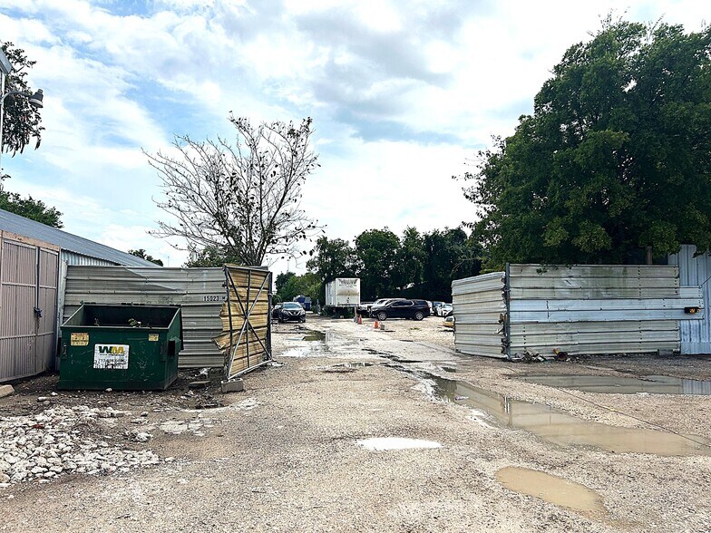 More Photos Of 15023 Main St, Houston Warehouse For Lease