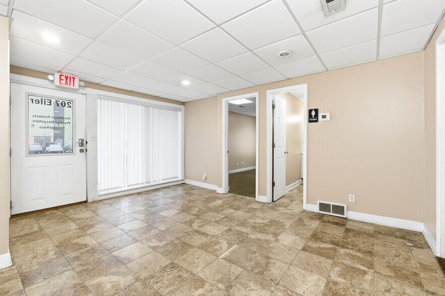 More Photos Of 207 Eiler Ave, Louisville Warehouse For Sale