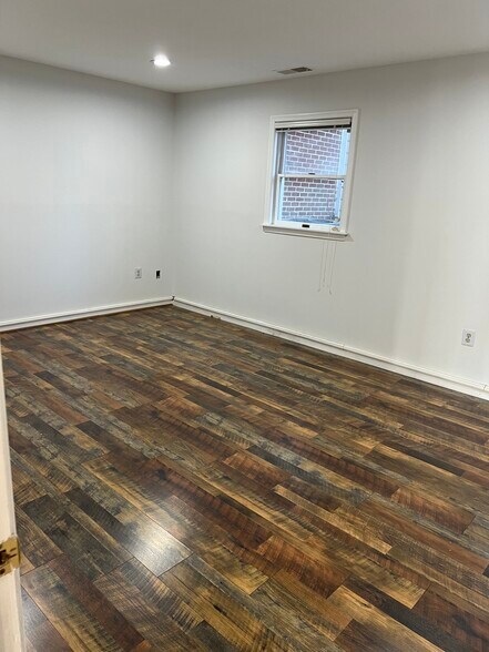 More Photos Of 10520 Warwick Ave, Fairfax Medical For Sale