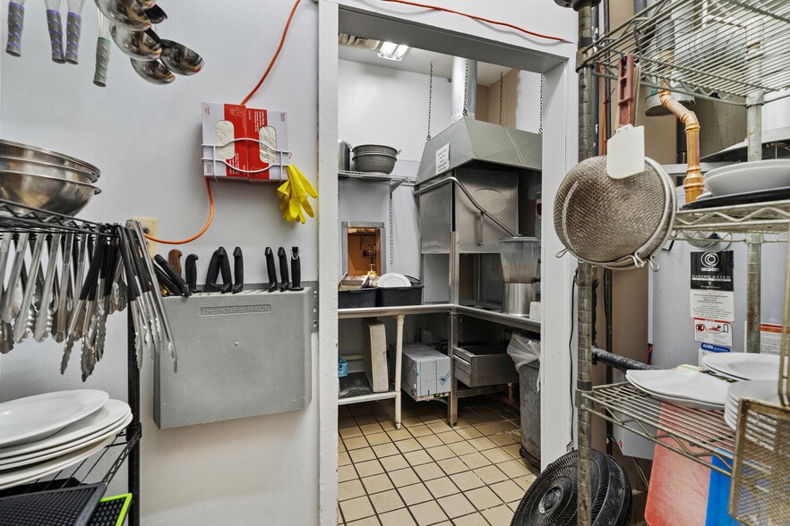 More Photos Of 8826 Gratiot Ave, Columbus Restaurant For Sale