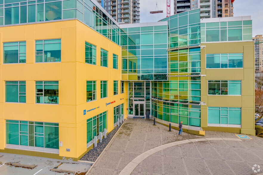 More Photos Of 3999 Henning Dr, Burnaby Office For Lease