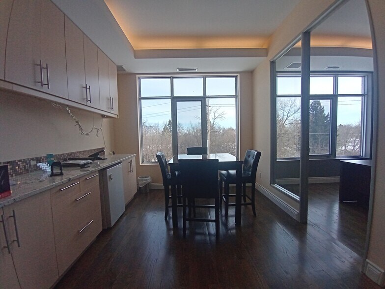 More Photos Of 300 Terry Fox Dr, Ottawa Office For Sale