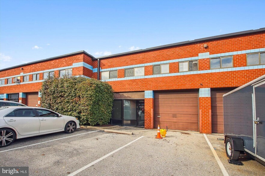 More Photos Of 8740 Cherry Ln, Laurel Light Manufacturing For Sale