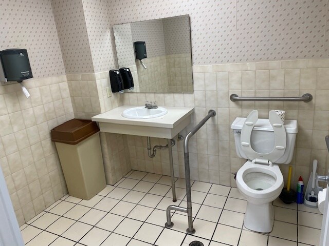 More Photos Of 2700 N Belt Hwy, Saint Joseph Office For Sale