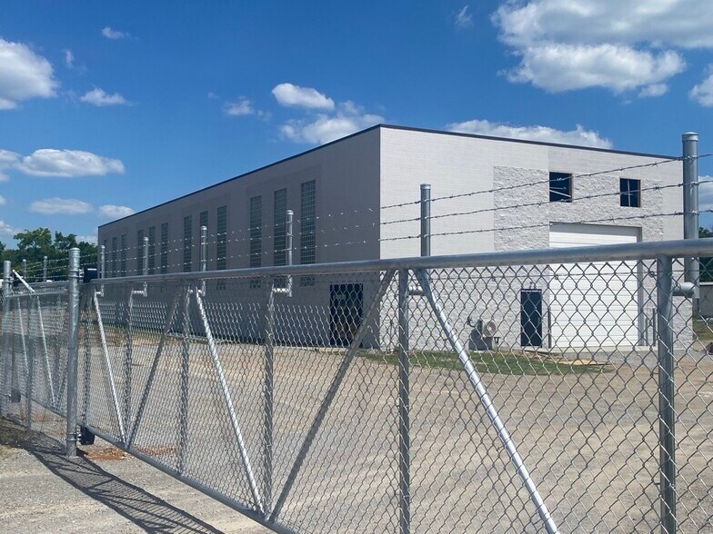 More Photos Of 1030 Tennessee Blvd, Lebanon Manufacturing For Lease