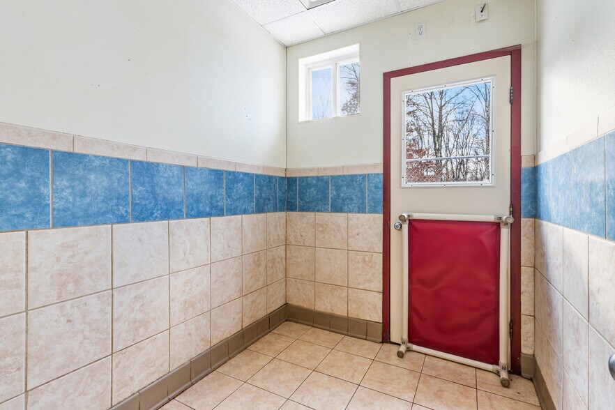 More Photos Of 316 Noll Rd, Georgetown Specialty For Sale