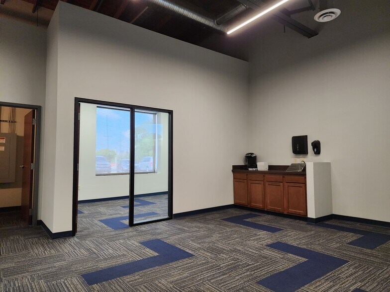 More Photos Of 514 N Harrison St, Shelbyville Freestanding For Lease