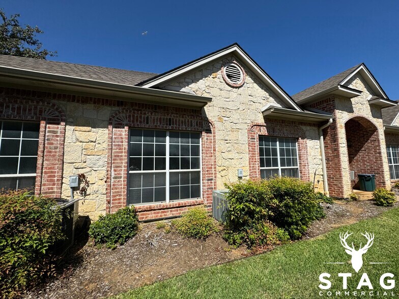 More Photos Of 1204 Bent Oaks Ct, Denton Office Residential For Lease